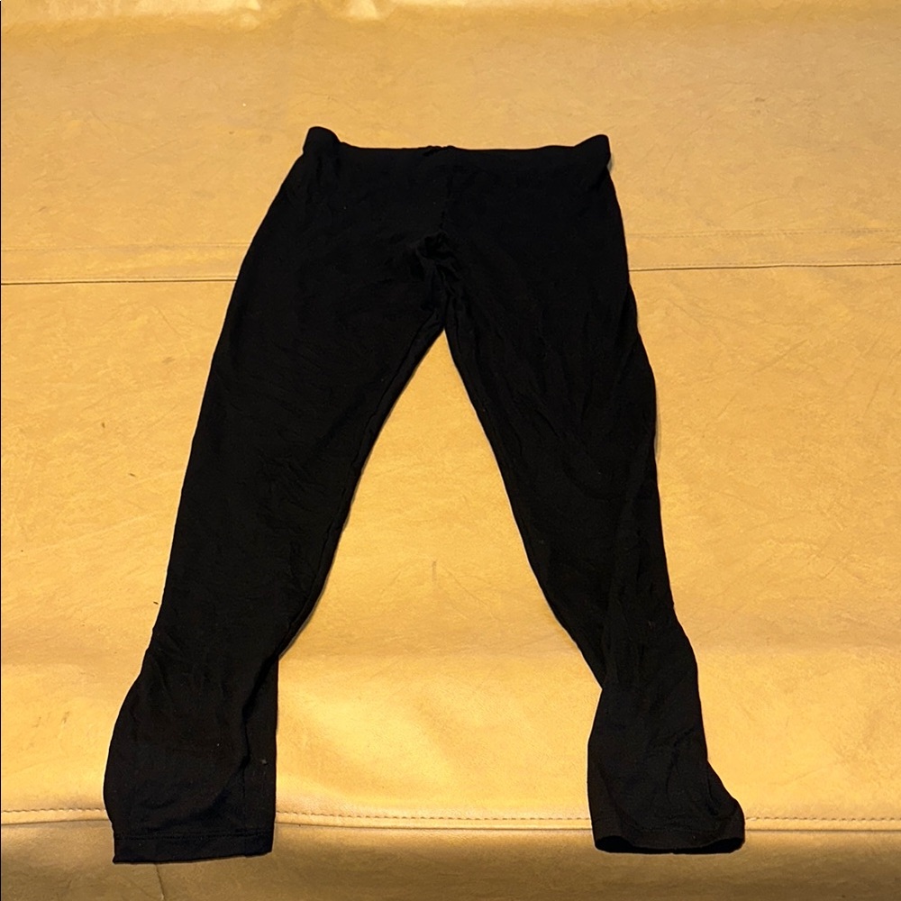 Felina Black Leggings with Streamlined Fit